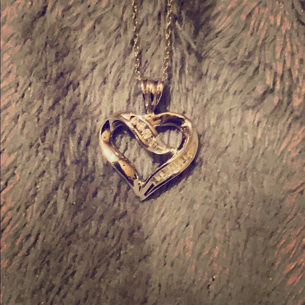 10k diamond heart necklace
